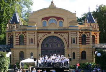 Parktheater Göggingen außen.jpg