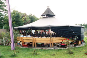 Märchenzelt-von-außen.jpg