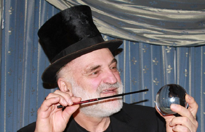 Dr Novestro.jpg