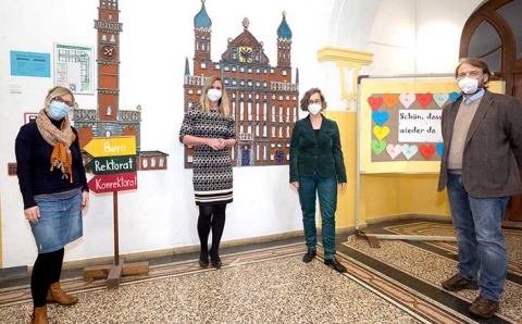 Hochschule Augsburg und Grundschule Vor dem Roten Tor unterzeichnen Kooperationsvereinbarung - Foto Matthias Leo