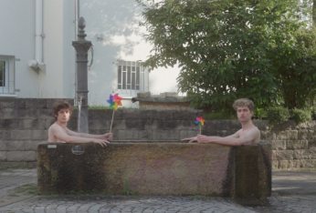 Fühurung durch die Ausstellung RUNNING AWAY IS EASY, IT´S THE LEAVING THAT´S HARD